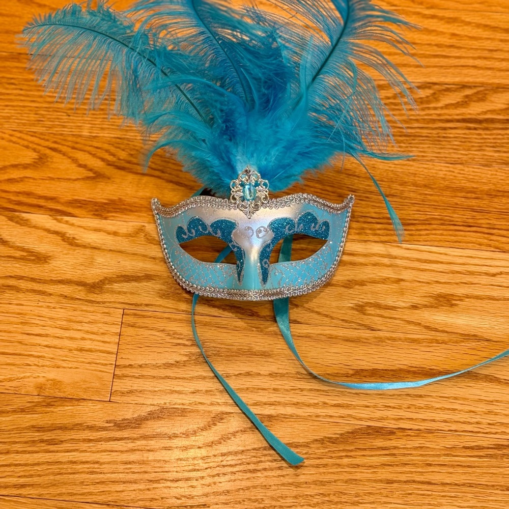 Masquerade Peacock Light Blue Feather Mask Mardi Gras Costume Silver Jewel - Picture 2 of 5